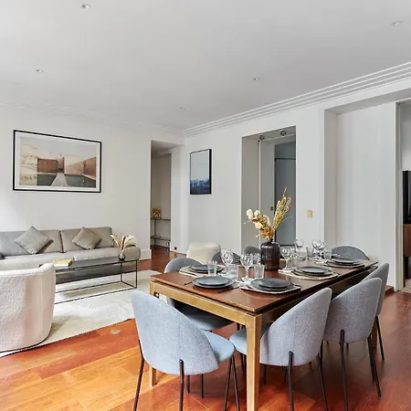 Louvre By Prestige Apartment